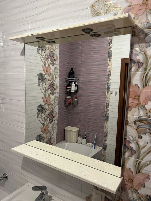 Дзеркало з полицею та підсвіткою у ванну кімнату 80х80 з дефектами