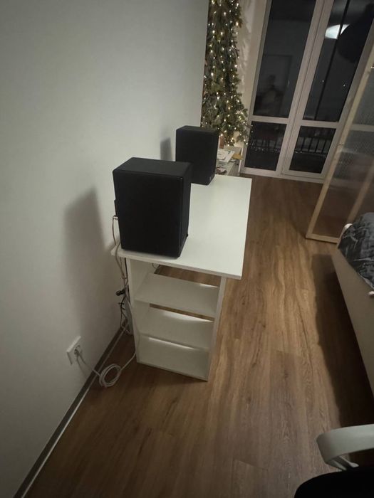 стіл письмовий невеликий