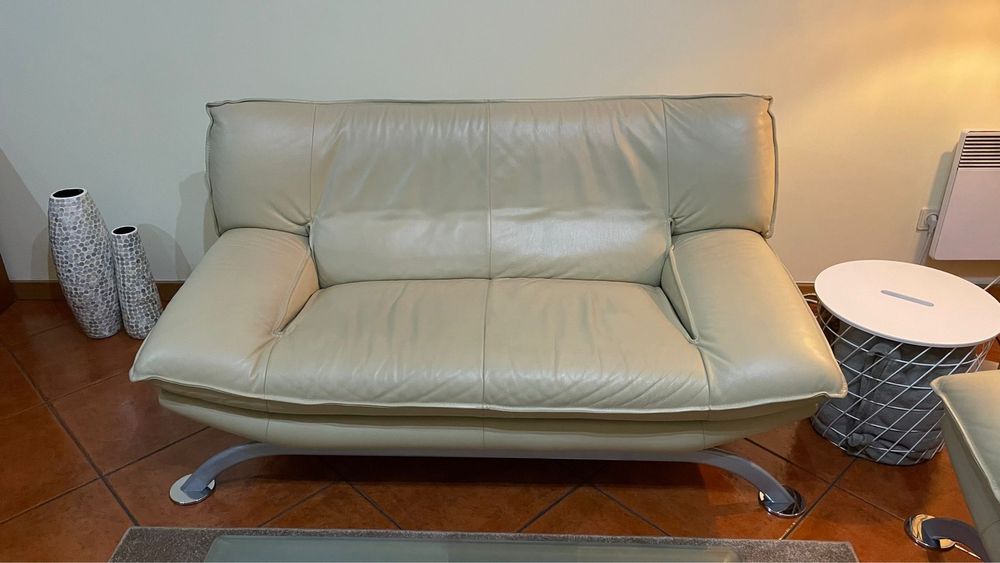 2 sofas em pele genuina