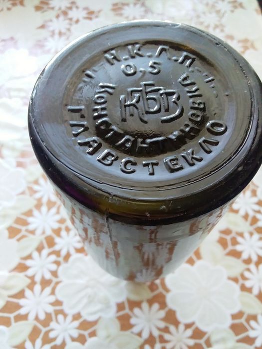 Продам бутылку 30-х  годов