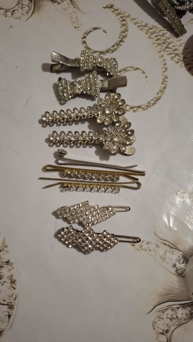 Заколки з камінцями