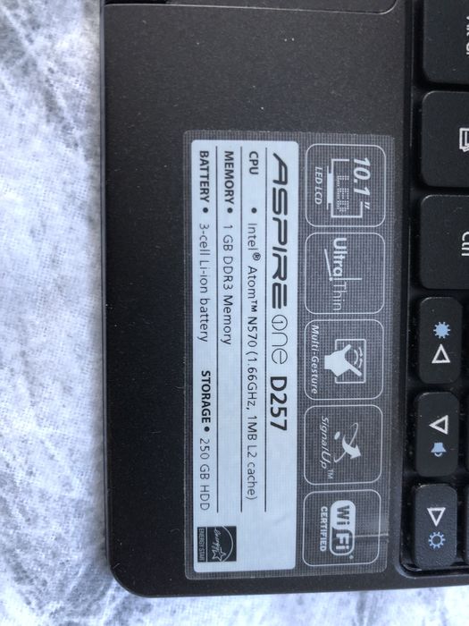 laptop: ACER ASPIRE ONE D257