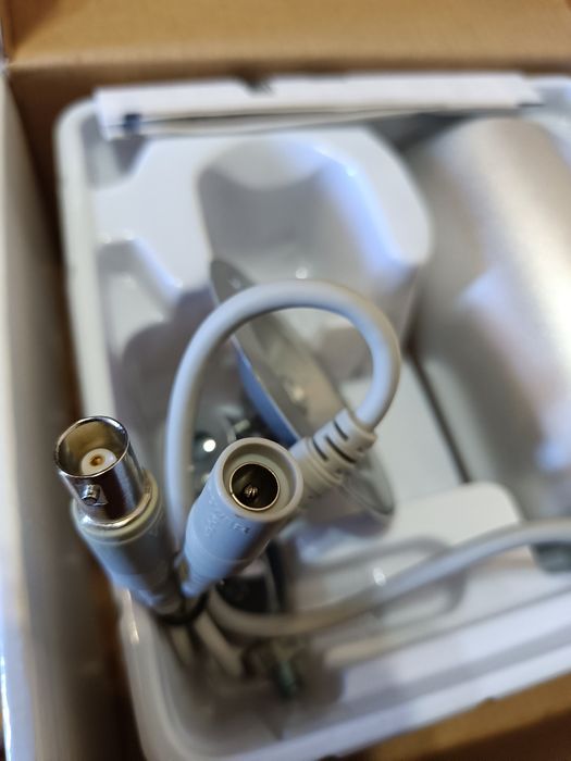 Câmera CCTV+IR c/suporte e fonte de alimentação interior/exterior novo