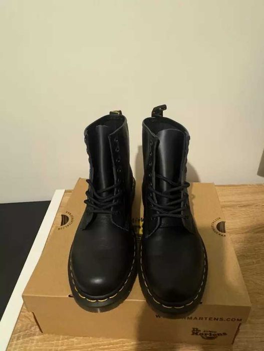 Продам черевики Dr Martens чорні зимові