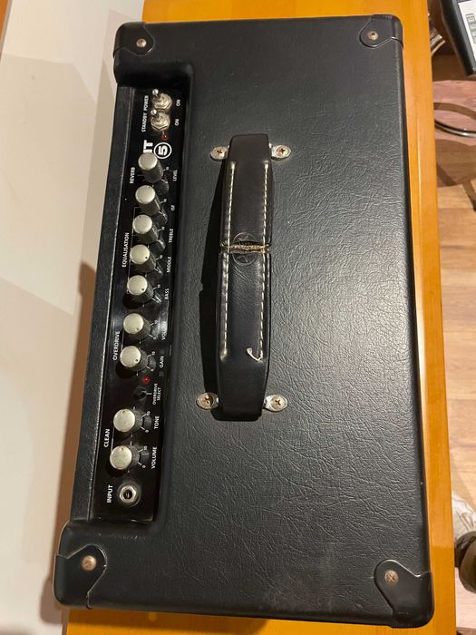Amplificador Blackstar HT5R — 5W a Válvulas
