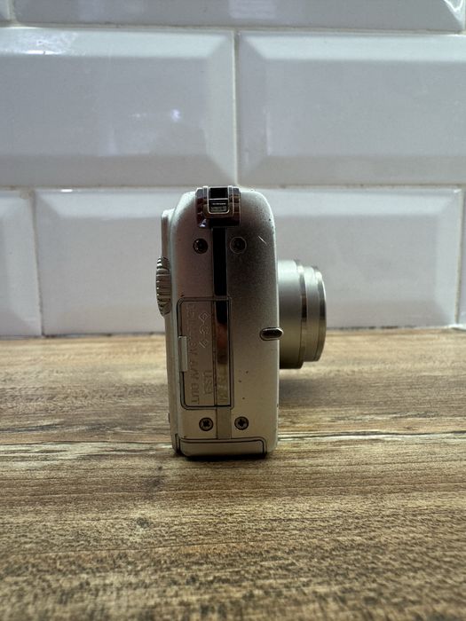 Продам цифровий фотоаппарат OLYMPUS FE-200  в  збереженому стані