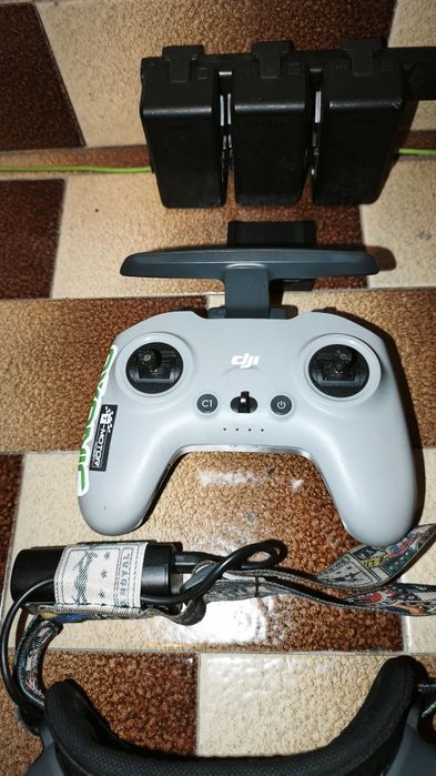DJI avata com 4 baterias + 2 baterias para os óculos.