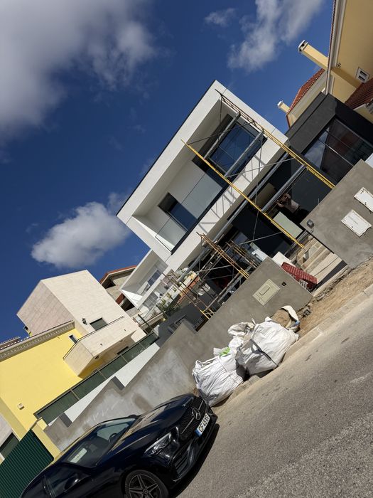 Construcao civil- Ladrilho capoto reboco alvenaria pinturas maquinas etc