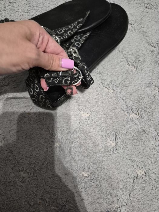 Sandałki Guess rozmiar 38