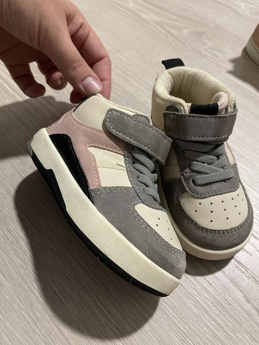 Продам дитяче взуття хайтопи zara 20,21