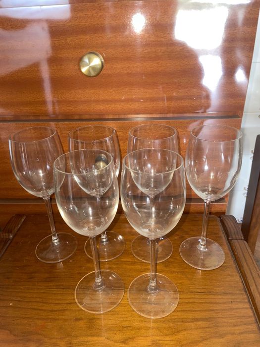 Copos de vinho variados