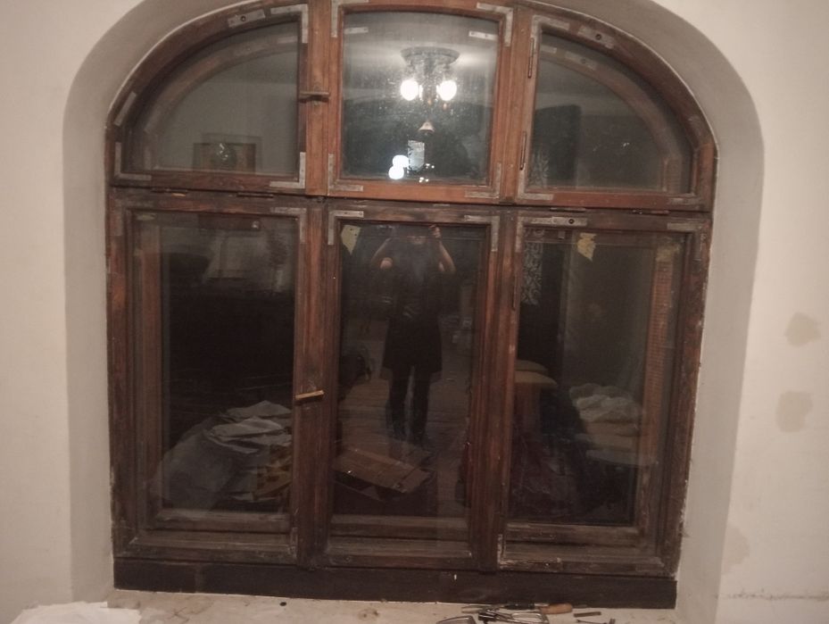 Okno zabytkowe,  łukowe., skrzynkowe