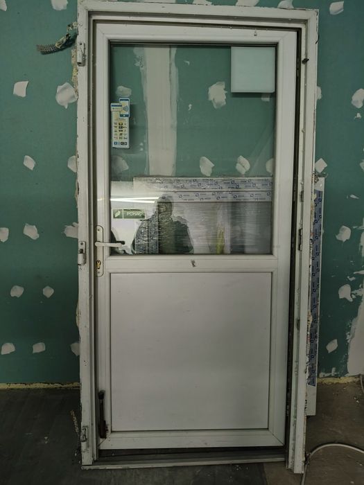 Sprzedam drzwi z futryną