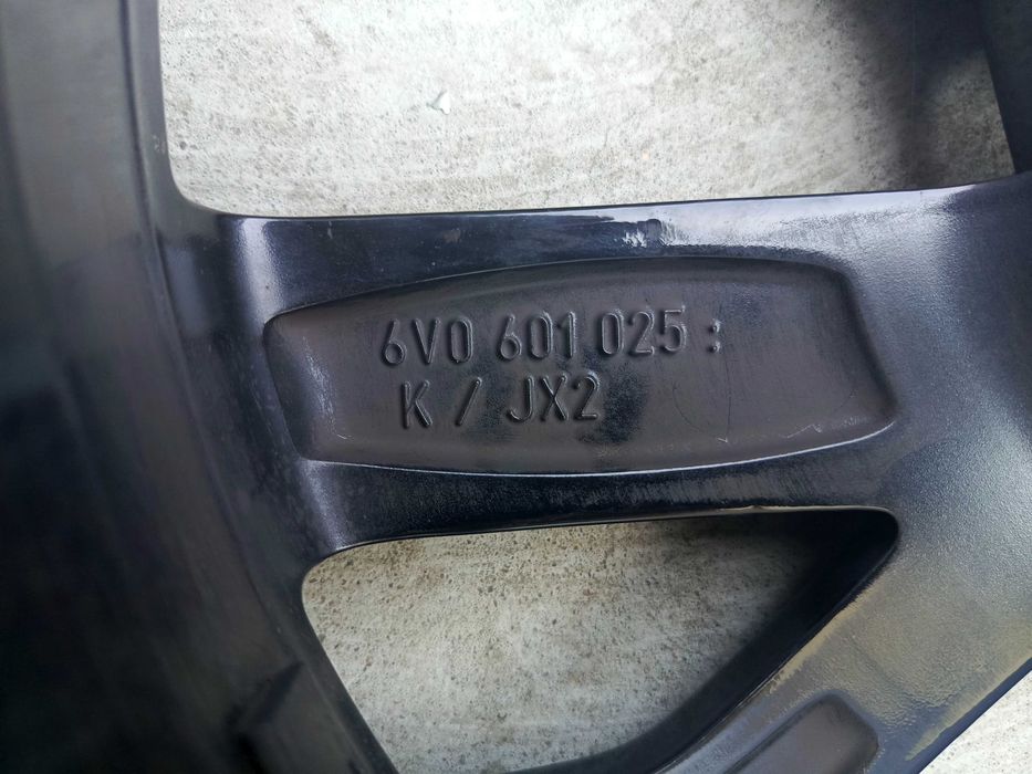 Kola Felgi Skoda 18 cali et 46 5x100 opony uniroyal 215/35 r18