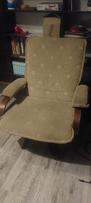 Fotel biurowy obrotowy