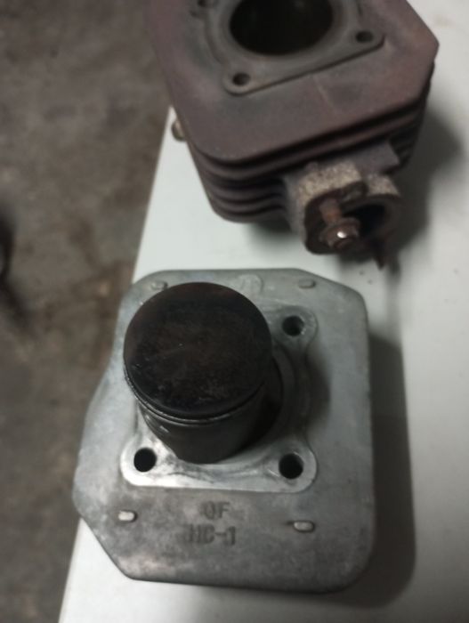 Cabeça de motor e pistão, Pegeout vivacic 50