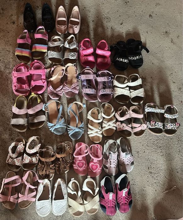 Roupa e Calcado de Menina dos 1 aos 6 anos a partir de 1€ ate 10€ por peca