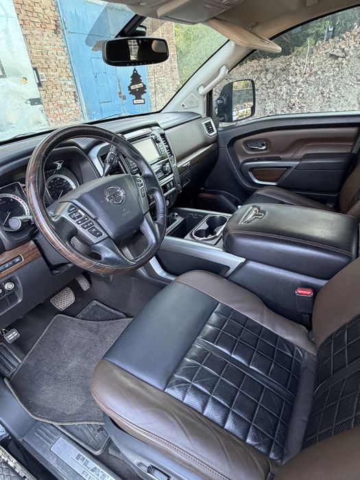 Nissan Titan platinum 2018