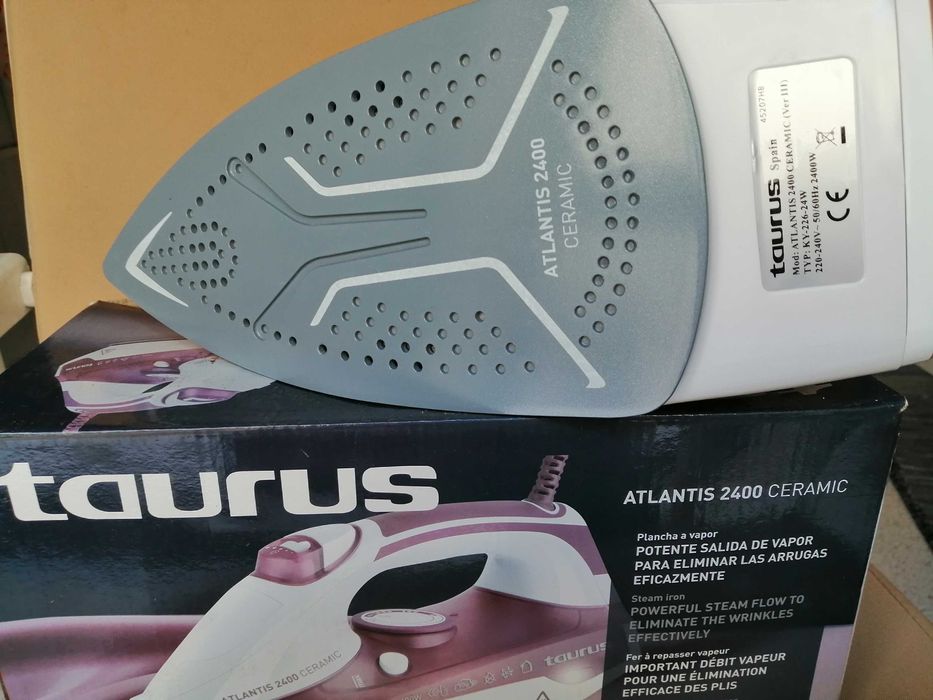 Ferro electrico a vapor marca Tauros modelo atlantis 2400ceramic