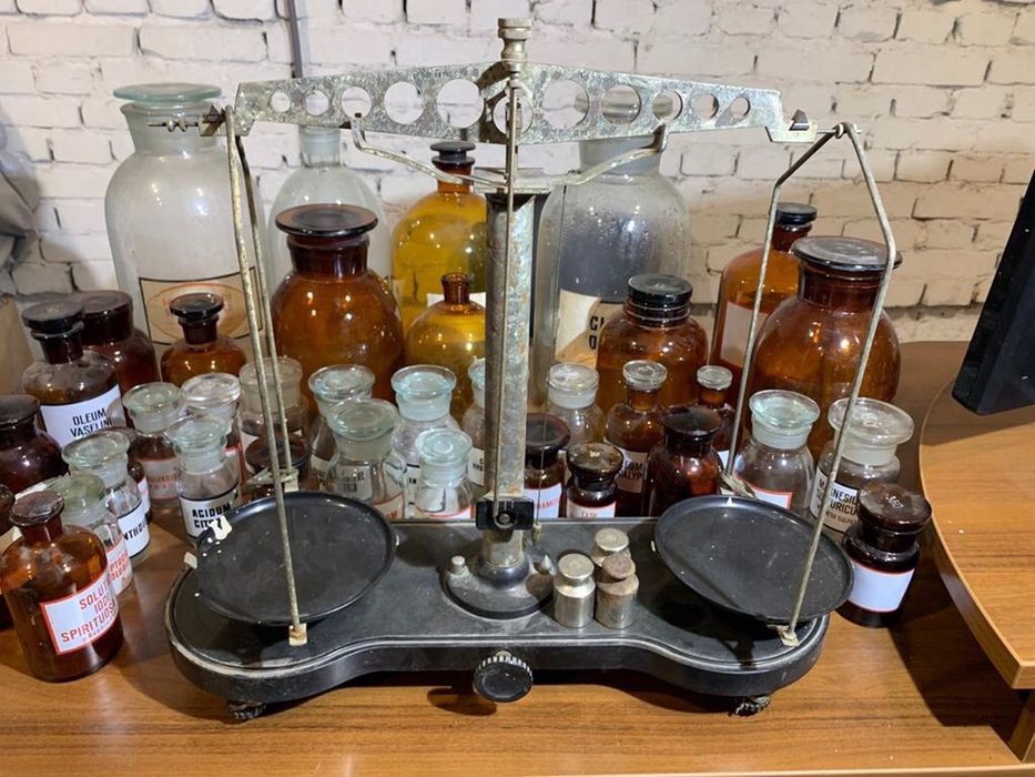 Медичні старовинні ємкості