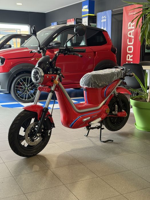 Scooter 100% eletrica , velocipede , bicicleta eletrica