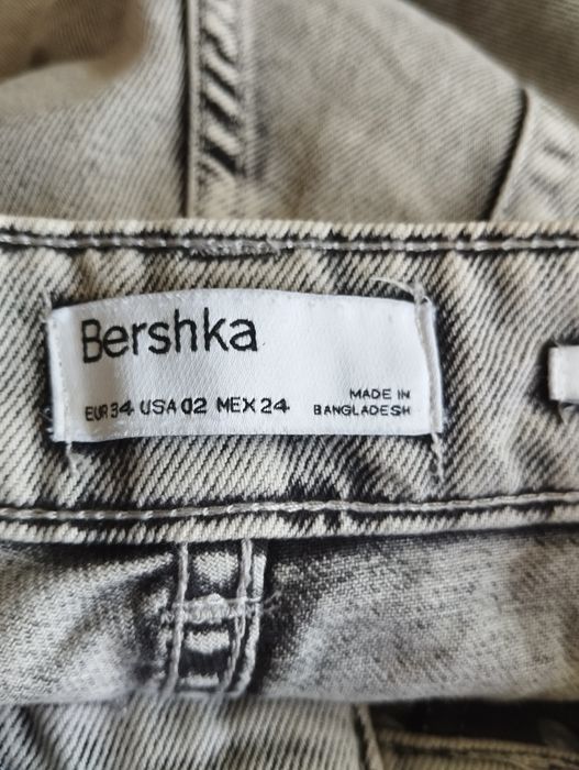 Джинси сірі mom bershka 34р