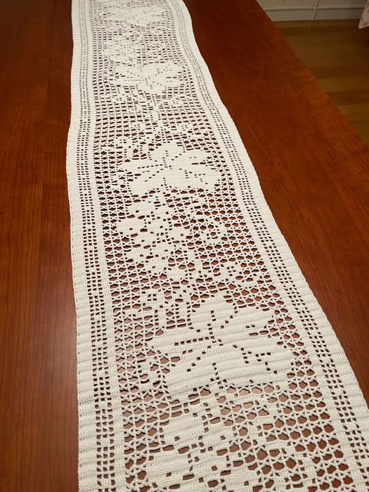 Naperon em renda com cadilhos