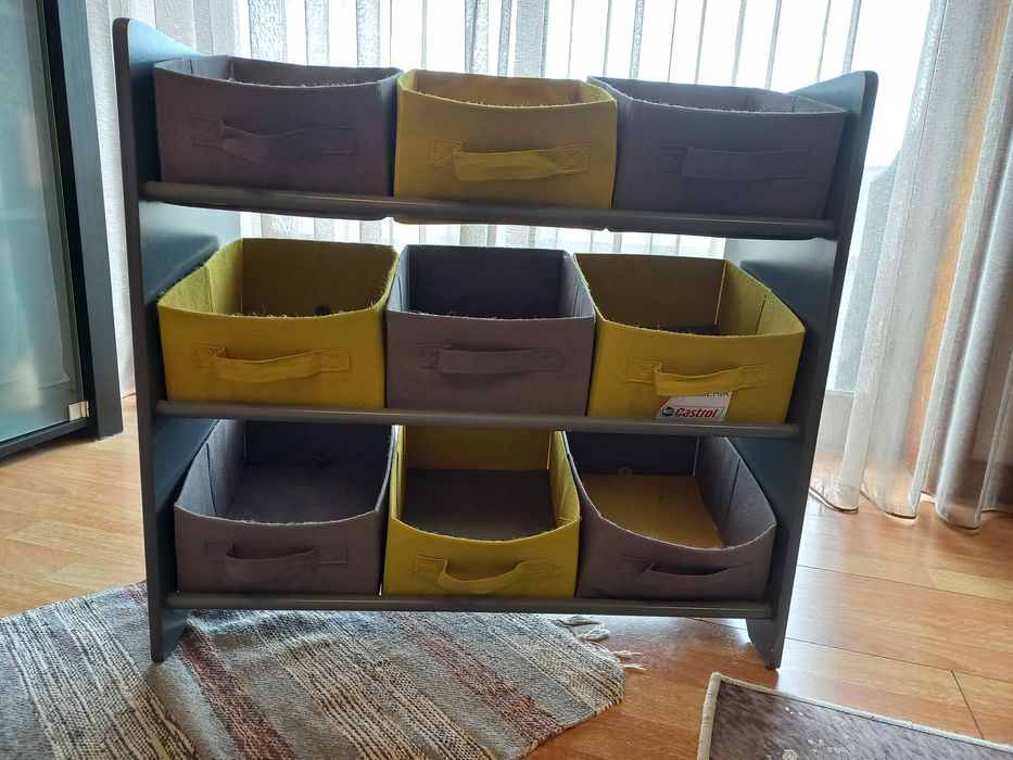 Móvel com divisórias