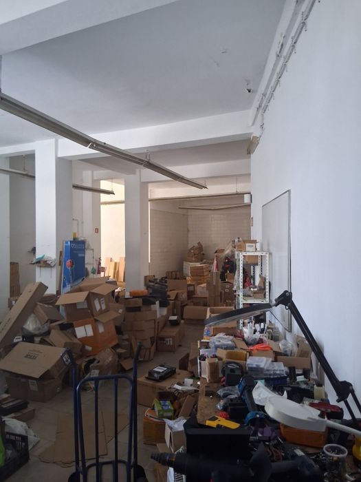 Arrenda se Espaço Comercial ou Armazém
