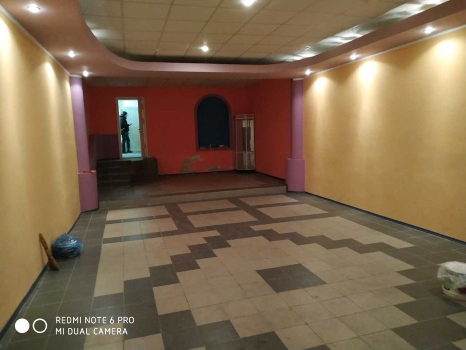 Магазин р-н площі 700-річчя