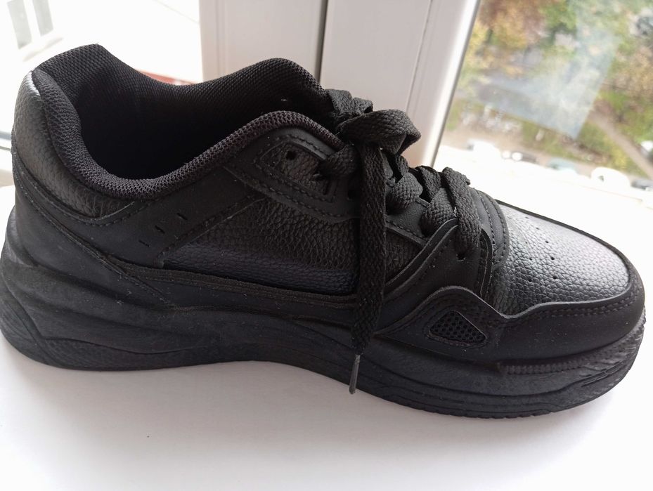 Buty sportowe damskie