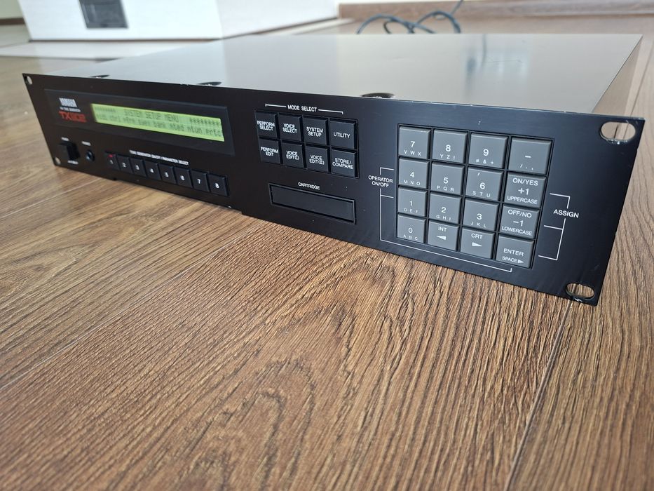 Yamaha TX 802 Yamaha DX7