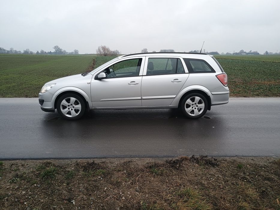 Opel Astra H kombi 1.6 2007 rok Lpg