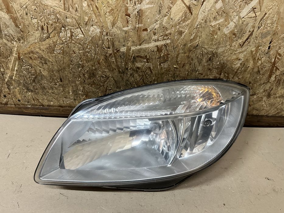 Передня ліва фара Skoda Fabia II Шкода Фабія 2 2007-2010