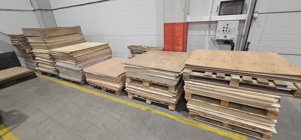 Продам фанеру разных толщин и размеров (3/5/10/12 мм) и ДВП. Недорого.