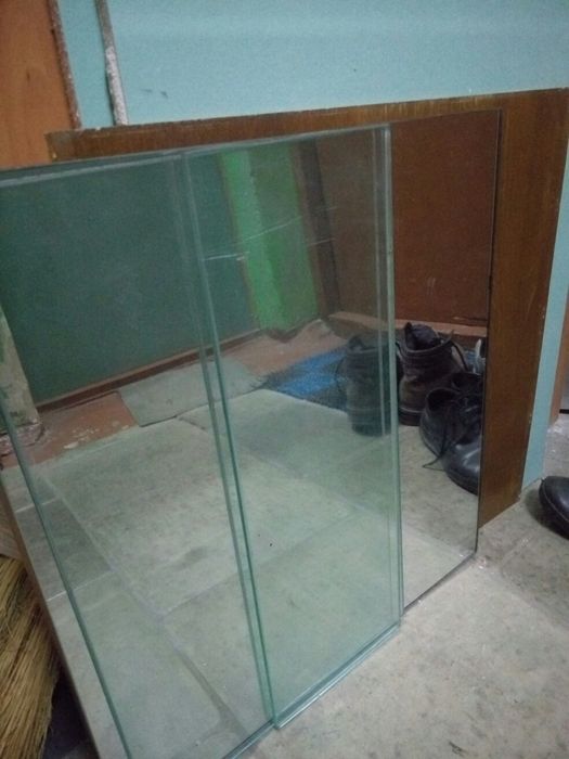 Стекло в шкаф. Дверка стеклянная в стенку.