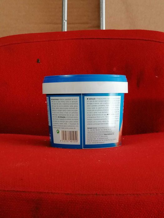 7 latas de diferentes materiais