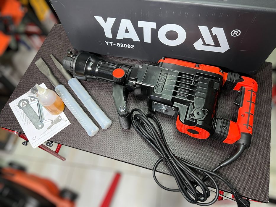 Отбойный молоток Yato YT-82002 На 1600 Вт 70 Дж AVR система