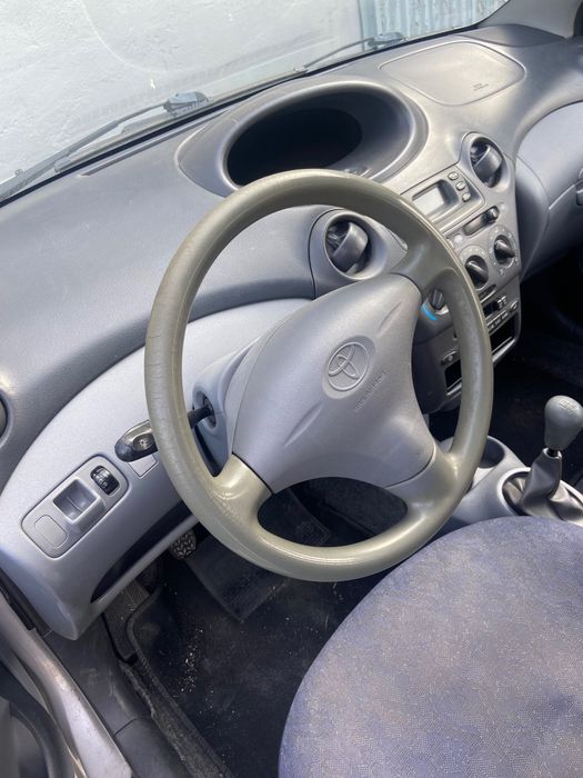 Toyota yaris, 998cc, gasolina, económico, nacional, estofos como novos, ideal para o dia a dia