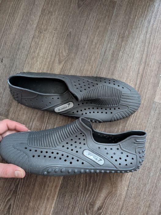 Аквашузи, шльопанці для басейну