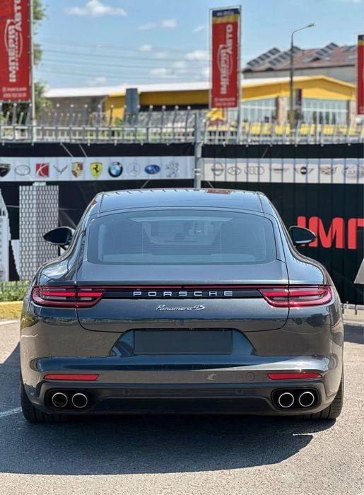 Porsche Panamera 4S