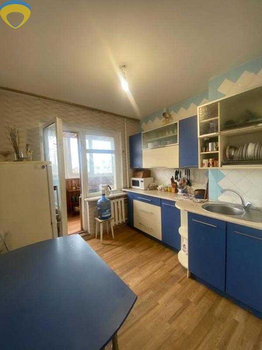 Продам 2- комнатную квартиру на Днепродороге ( " Меркурий")