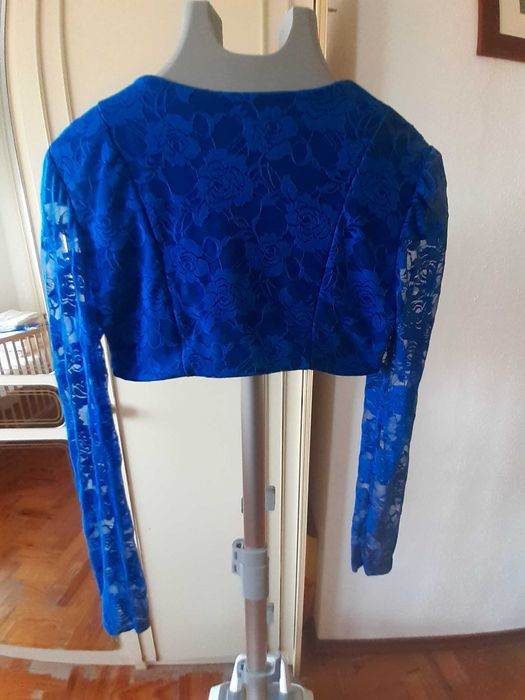 Bolero de renda (azul, vermelho e salmão)