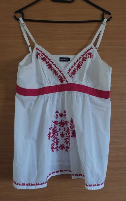 Top Branco Bordado Vermelho, M/L