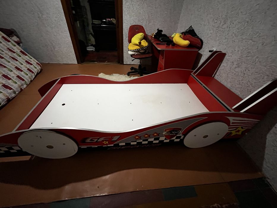 комплект стіл + ліжко