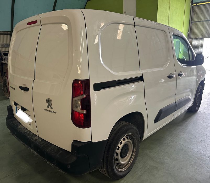 Peugeot Partner 2023  IVA dedutivel com apenas 74.000kms a trabalhar.