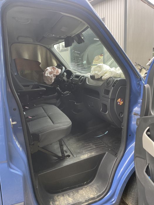 Opel movano uszkodzony