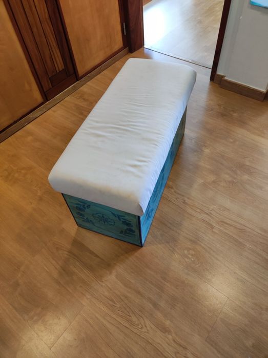 Arca em madeira tampo almofadado - baú, banqueta