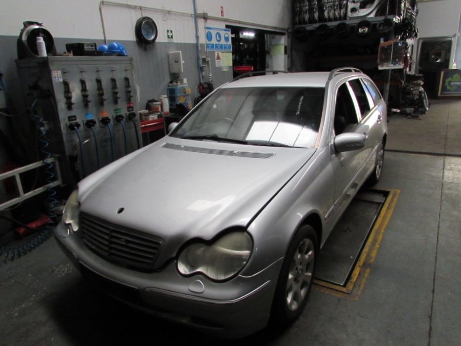Mercedes C220 de 2002 carrinha para peças