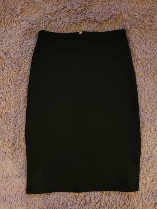 Чорна стрейчева спідниця олівець
